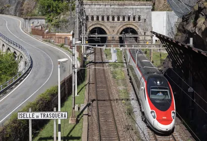 https://railmonsters.com/storage/cms_train_type_page/photos/0/1/292/1292/667d18fb345ca508092600.jpg