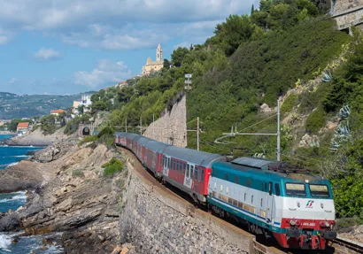 https://railmonsters.com/storage/cms_train_type_page/photos/0/1/293/1293/667d191358266635058115.jpg