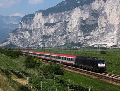 https://railmonsters.com/storage/cms_train_type_page/photos/0/1/304/1304/667d1afa338c3151168688.jpg