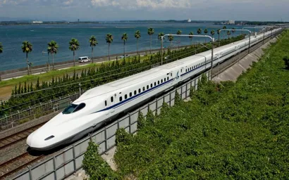 https://railmonsters.com/storage/cms_train_type_page/photos/0/1/390/1390/shinkansen3_850.jpg