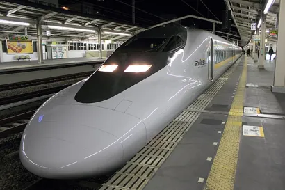 https://railmonsters.com/storage/cms_train_type_page/photos/0/1/418/1418/hikari4_843.jpg