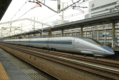 https://railmonsters.com/storage/cms_train_type_page/photos/0/1/426/1426/kodama-shinkansen-main_544.jpg