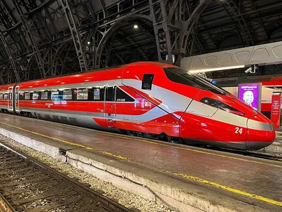 https://railmonsters.com/storage/cms_train_type_page/photos/0/1/599/1599/freciarossa3_470.jpg