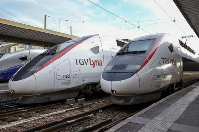 https://railmonsters.com/storage/cms_train_type_page/photos/0/1/897/1897/tgv-lyria4_43.jpg