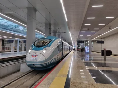 https://railmonsters.com/storage/cms_train_type_page/photos/0/15/657/15657/yht_853.jpg