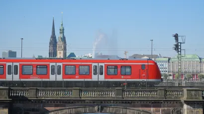 https://railmonsters.com/storage/cms_train_type_page/photos/0/2/102/2102/s-bahn1_572.jpg