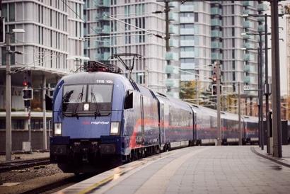 https://railmonsters.com/storage/cms_train_type_page/photos/0/2/114/2114/nightjet3_560.jpg