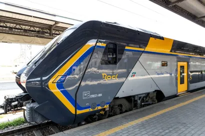 https://railmonsters.com/storage/cms_train_type_page/photos/0/2/132/2132/trenitalia-regionale4_963.jpg