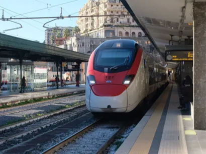 https://railmonsters.com/storage/cms_train_type_page/photos/0/2/141/2141/eurocity4_461.jpg