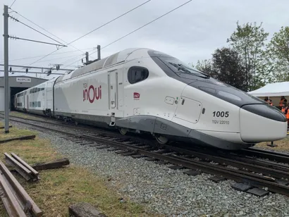 https://railmonsters.com/storage/cms_train_type_page/photos/0/2/96/2096/tgvinoui3_375.jpg