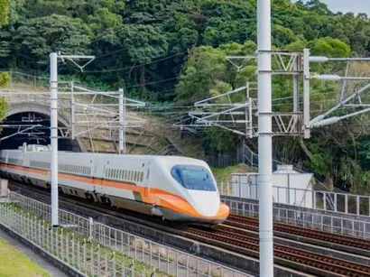 https://railmonsters.com/storage/cms_train_type_page/photos/0/38/395/38395/thsr5_121.jpeg