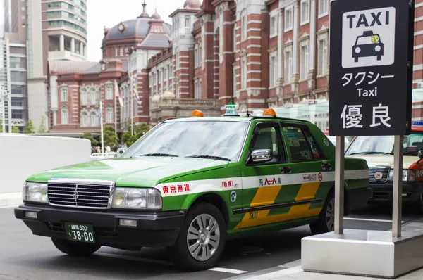 Servizi Taxi presso la Stazione di Tokyo