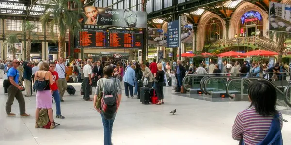 Shopping alla Stazione di Parigi Gare de Lyon