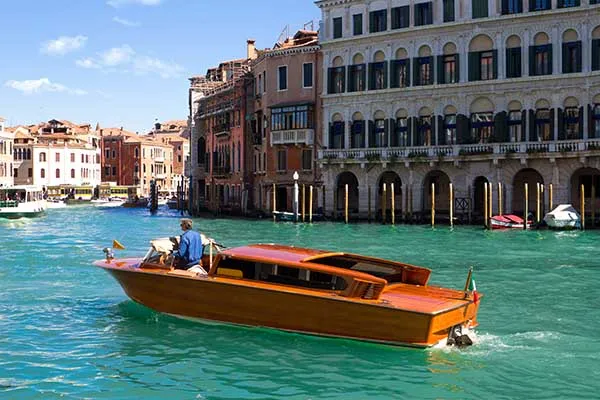 Taxi Services at Venezia Santa Lucia Station