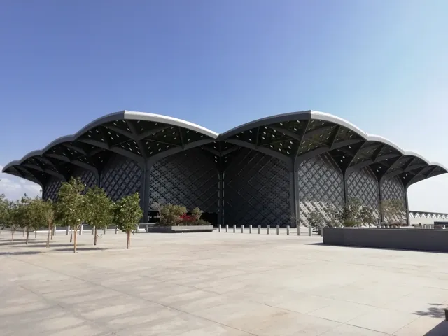 마디나 기차역